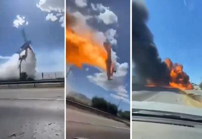 Avião bate em poste, capota e pega fogo no Chile; veja vídeo