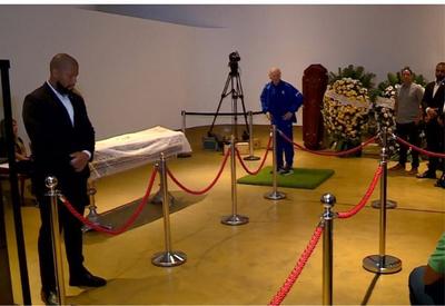 Corpo de Zagallo é enterrado no Rio após homenagens de tetracampeões