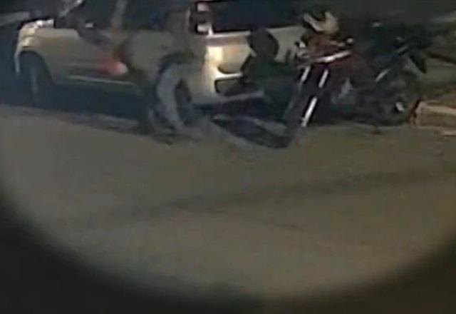 Bandido fura pneu de carro para assaltar PM em SP
