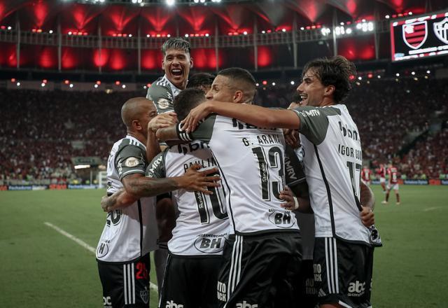 Atlético-MG vence Flamengo por 3 a 0 e pressiona o líder Palmeiras